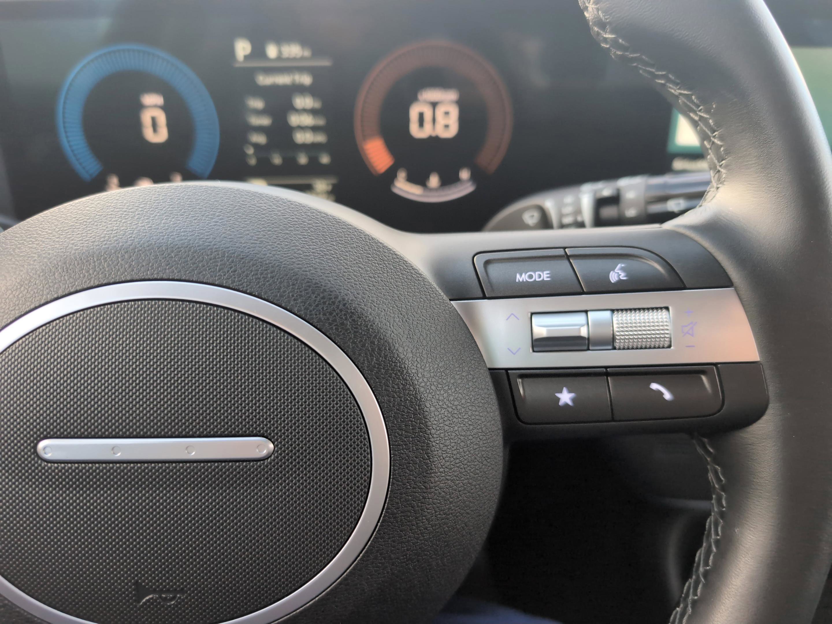 Used 2025 Hyundai Kona SEL image 32