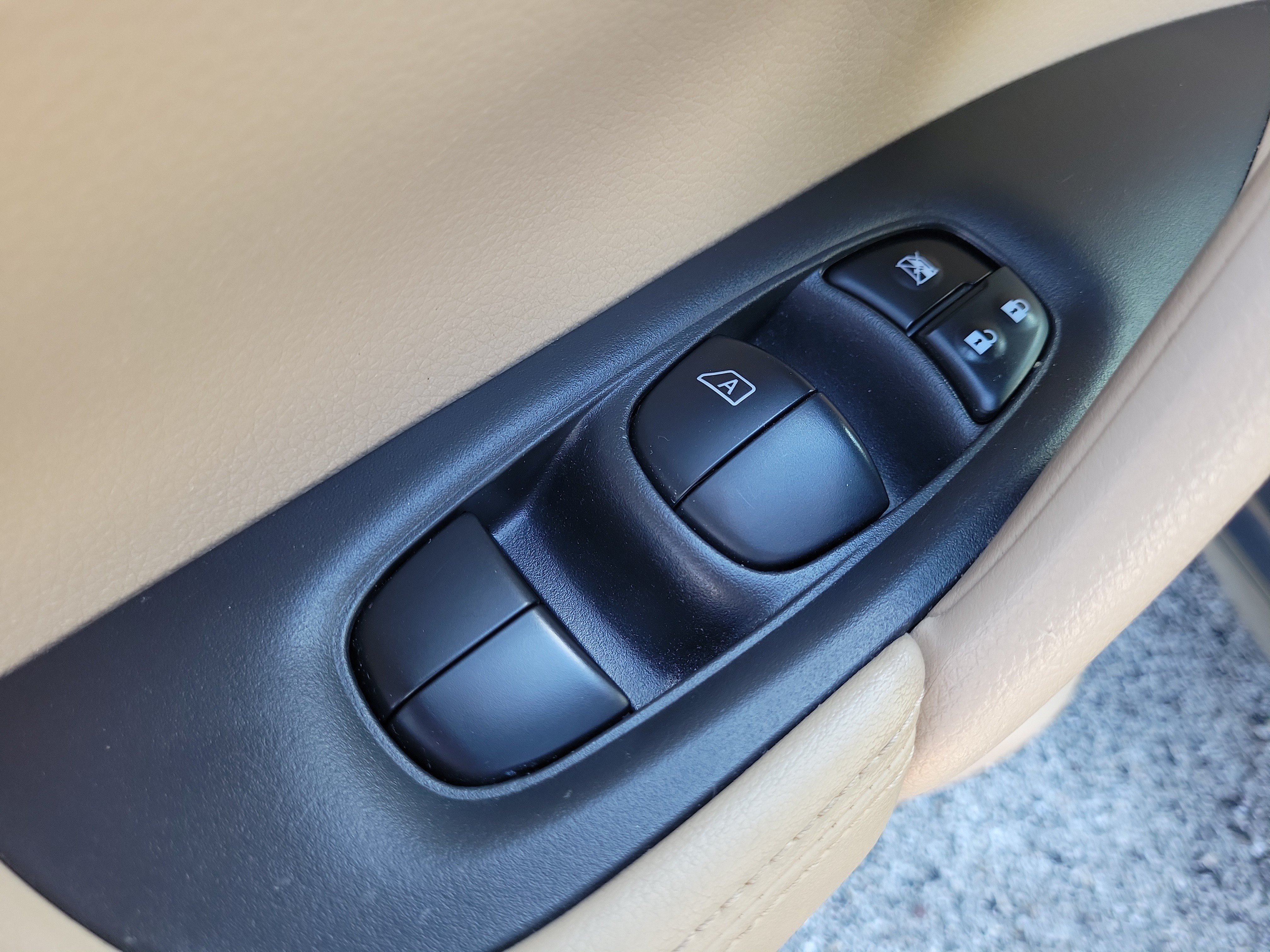 Certified 2020 Nissan Rogue SV FWD image 11
