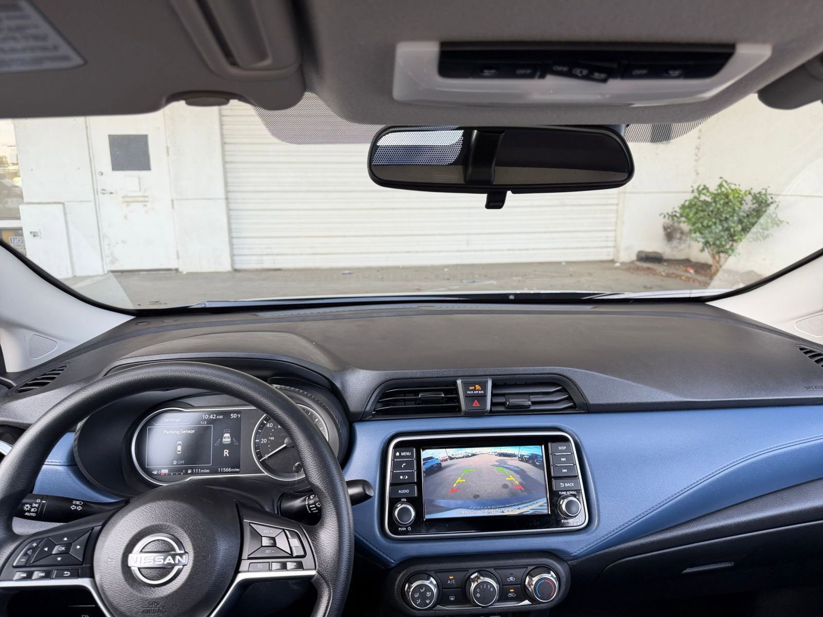 Used 2025 Nissan Versa SV image 33