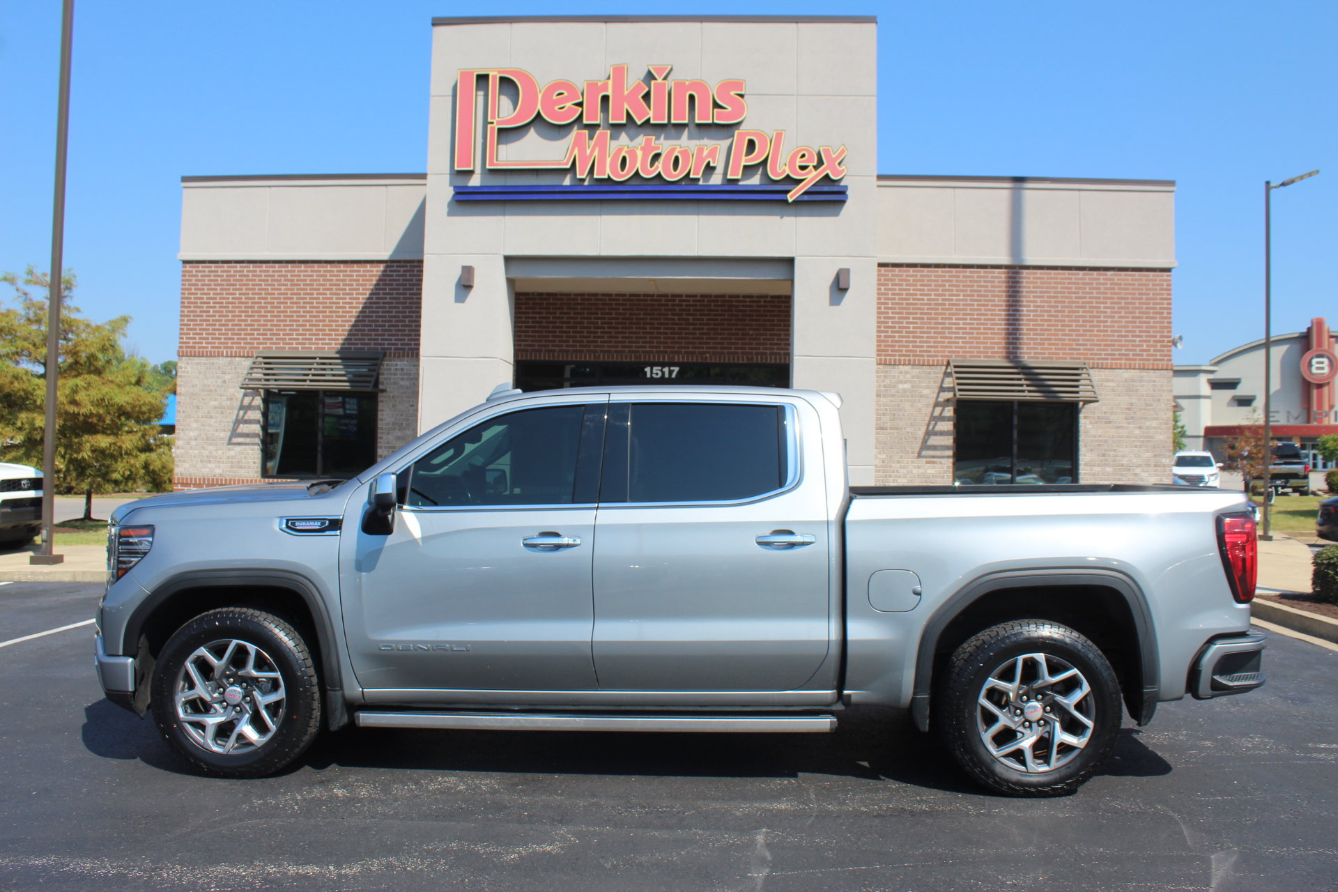 Used 2023 GMC Sierra 1500 Denali w/ Technology Package AWD/4WD image 10