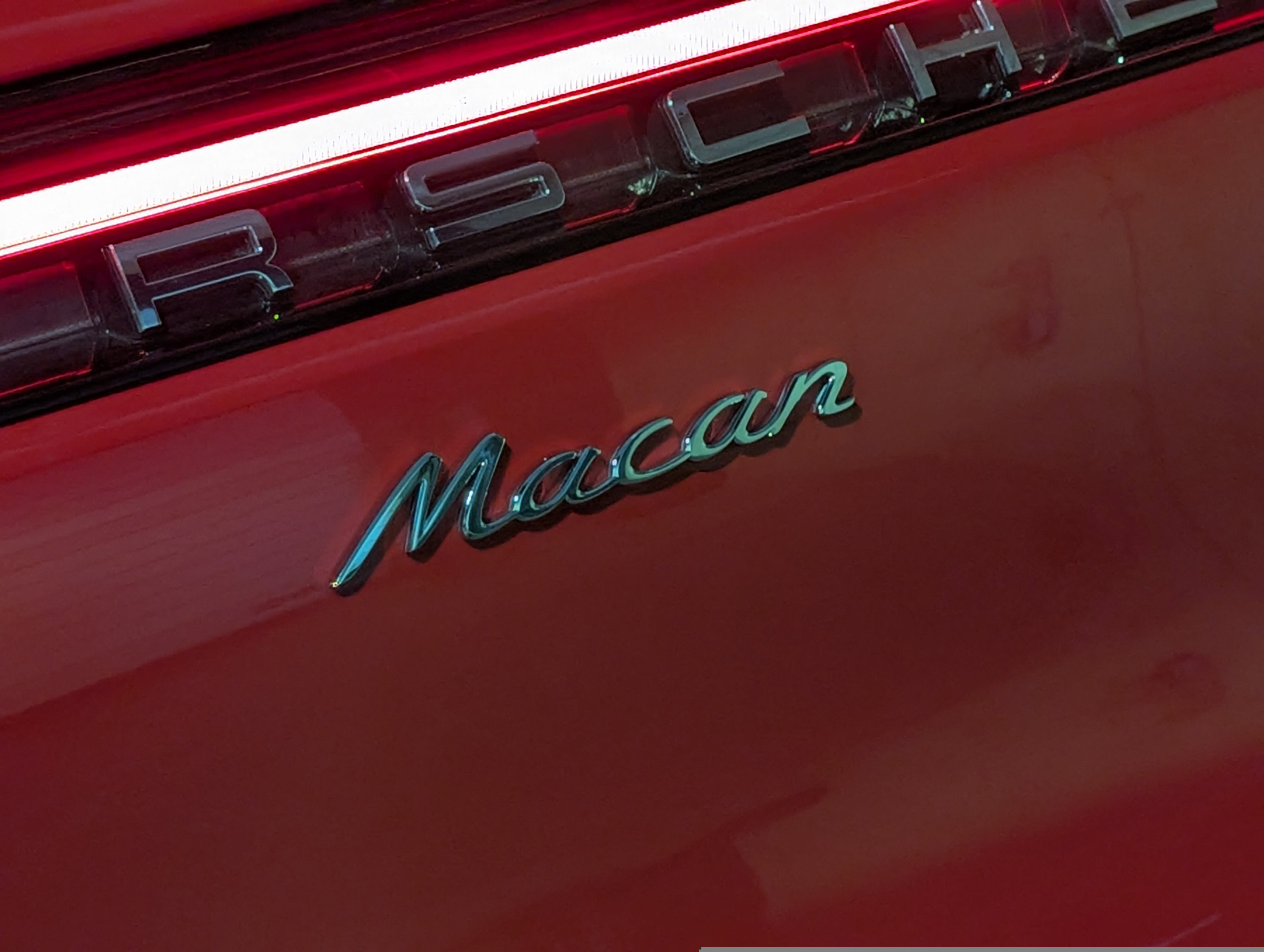 Certified 2026 Porsche Macan image 18