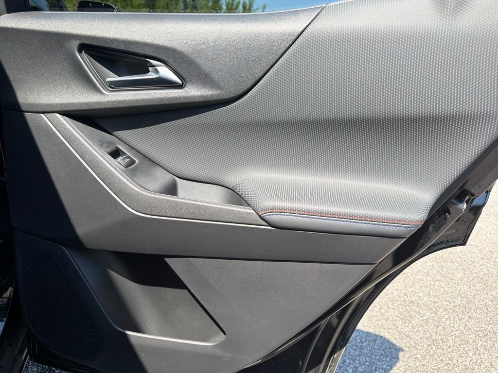 Used 2025 Chevrolet Equinox RS image 32