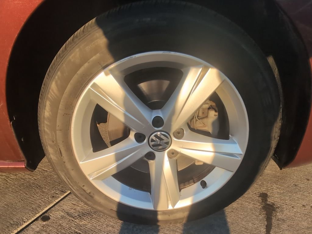 Used 2012 Volkswagen Passat 2.5 SE image 32