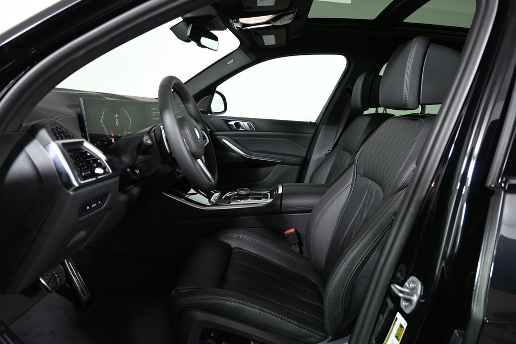 New 2026 BMW X5 xDrive50e w/ Executive Package image 3