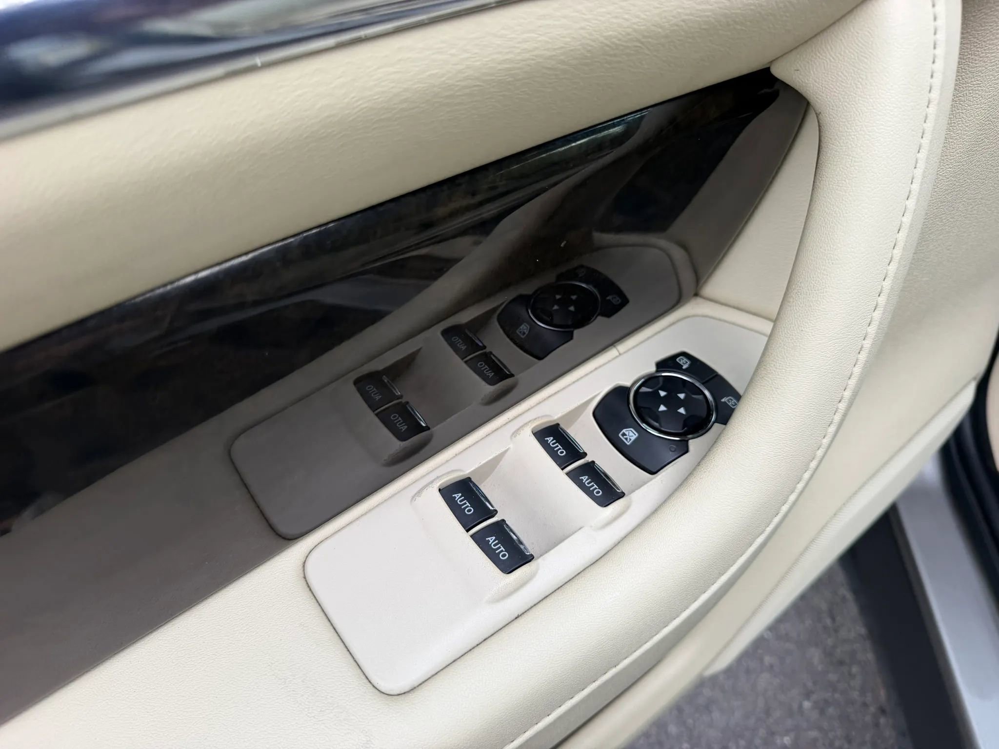 Used 2016 Lincoln MKS AWD w/ Equipment Group 101A image 22