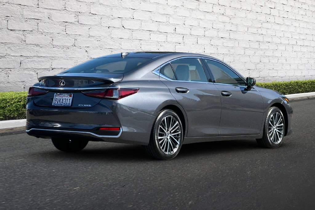 Used 2025 Lexus ES 300h w/ Premium Package FWD image 4