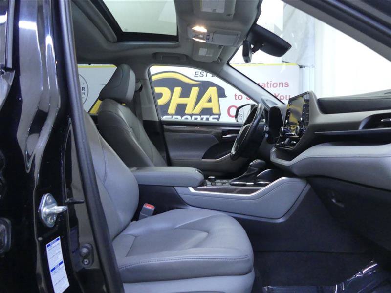 Used 2020 Toyota Highlander Limited AWD/4WD image 8