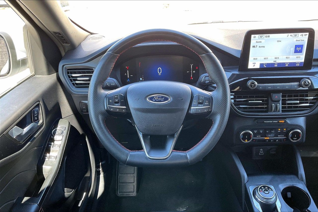 Used 2025 Ford Escape ST-Line Select AWD/4WD image 9