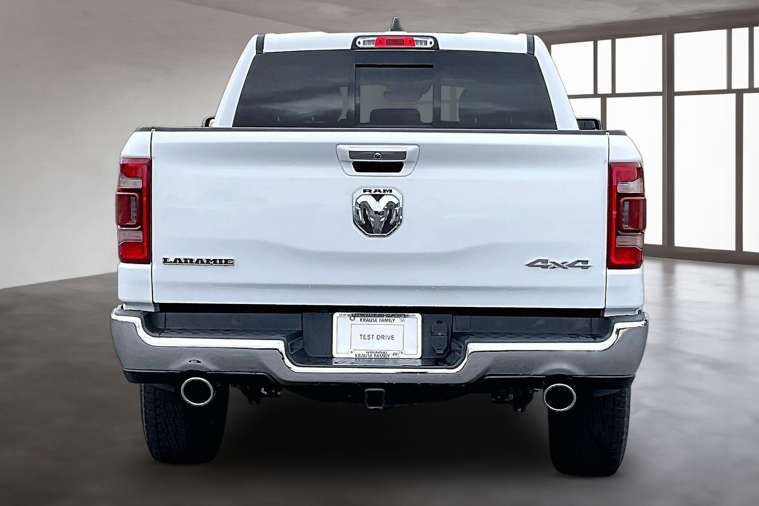 Used 2022 RAM 1500 Laramie w/ Off Road Group AWD/4WD image 5