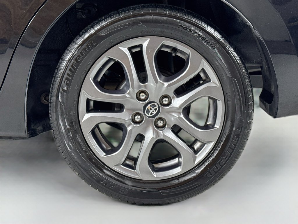 Used 2019 Toyota Yaris XLE FWD image 10
