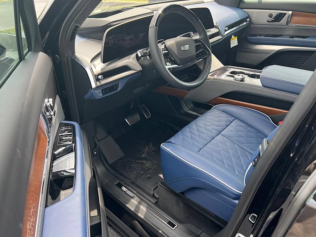 New 2026 Cadillac Vistiq Premium Luxury w/ LPO, Floor Liner Package AWD/4WD image 6