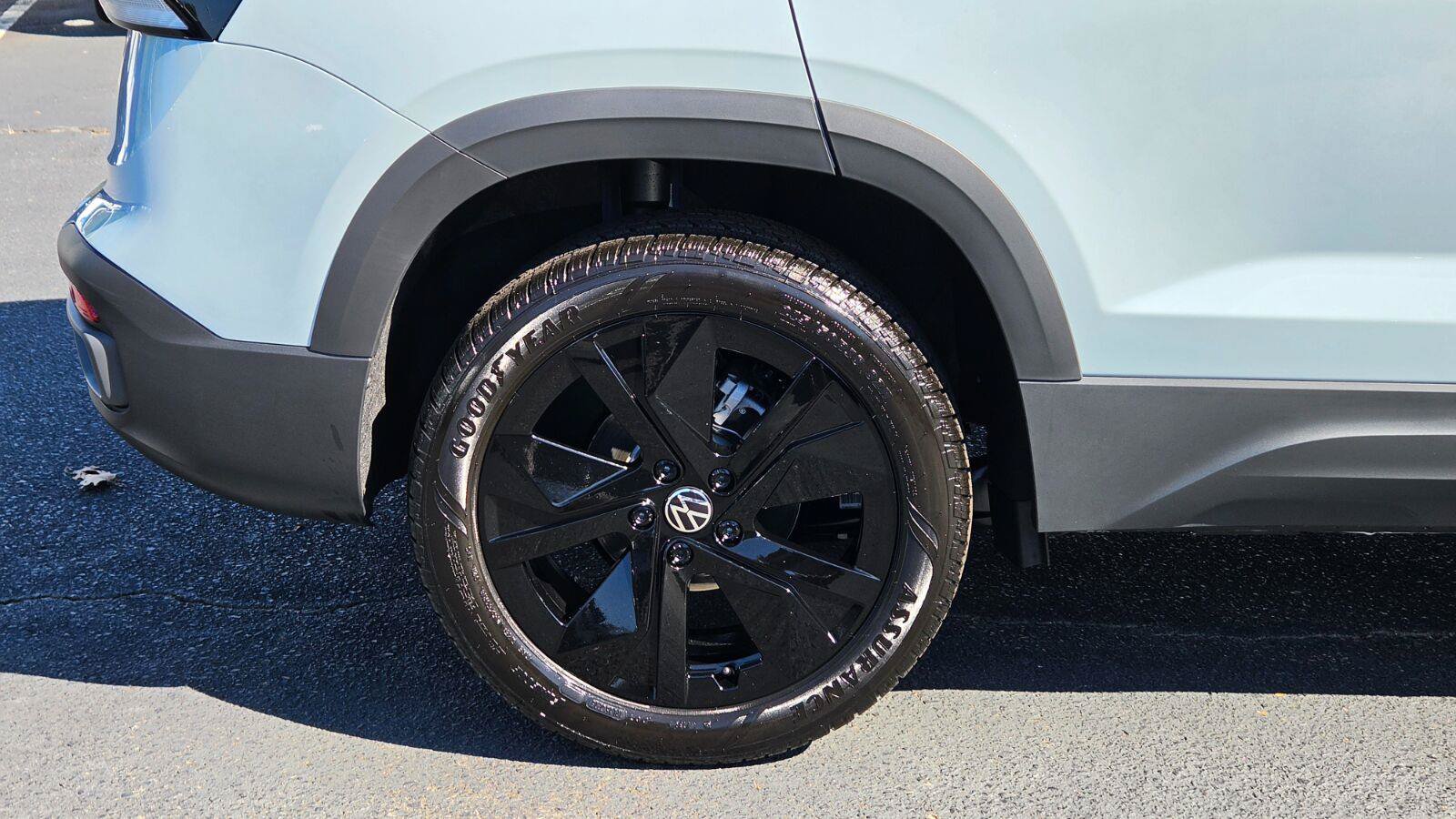 New 2027 Volkswagen Taos SE FWD image 12