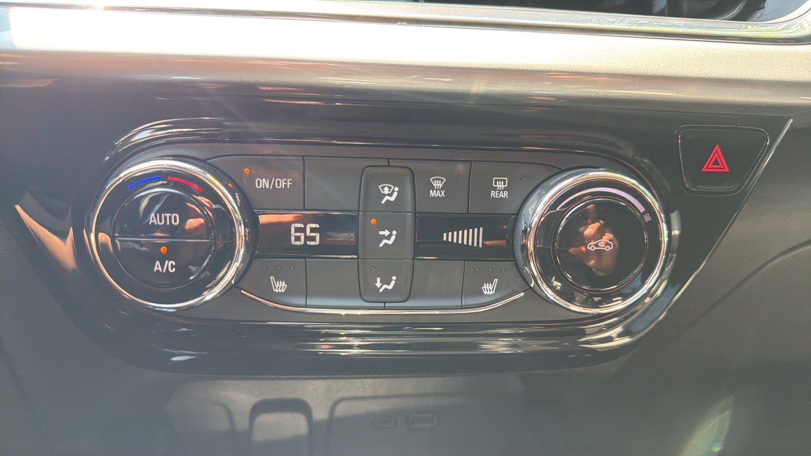 Used 2024 Chevrolet Trax LT w/ Driver Confidence Package FWD image 18