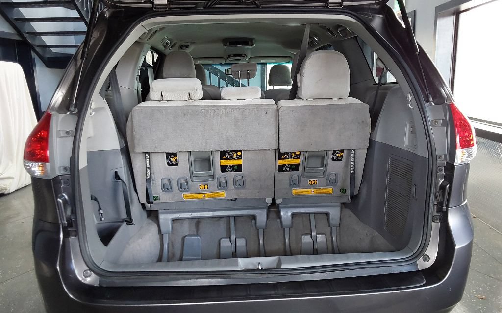 Used 2011 Toyota Sienna LE FWD image 33