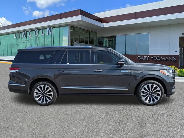 Used 2022 Lincoln Navigator L Reserve AWD/4WD image 3