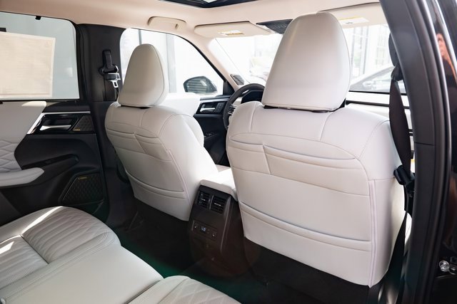 New 2025 Mitsubishi Outlander AWD image 29