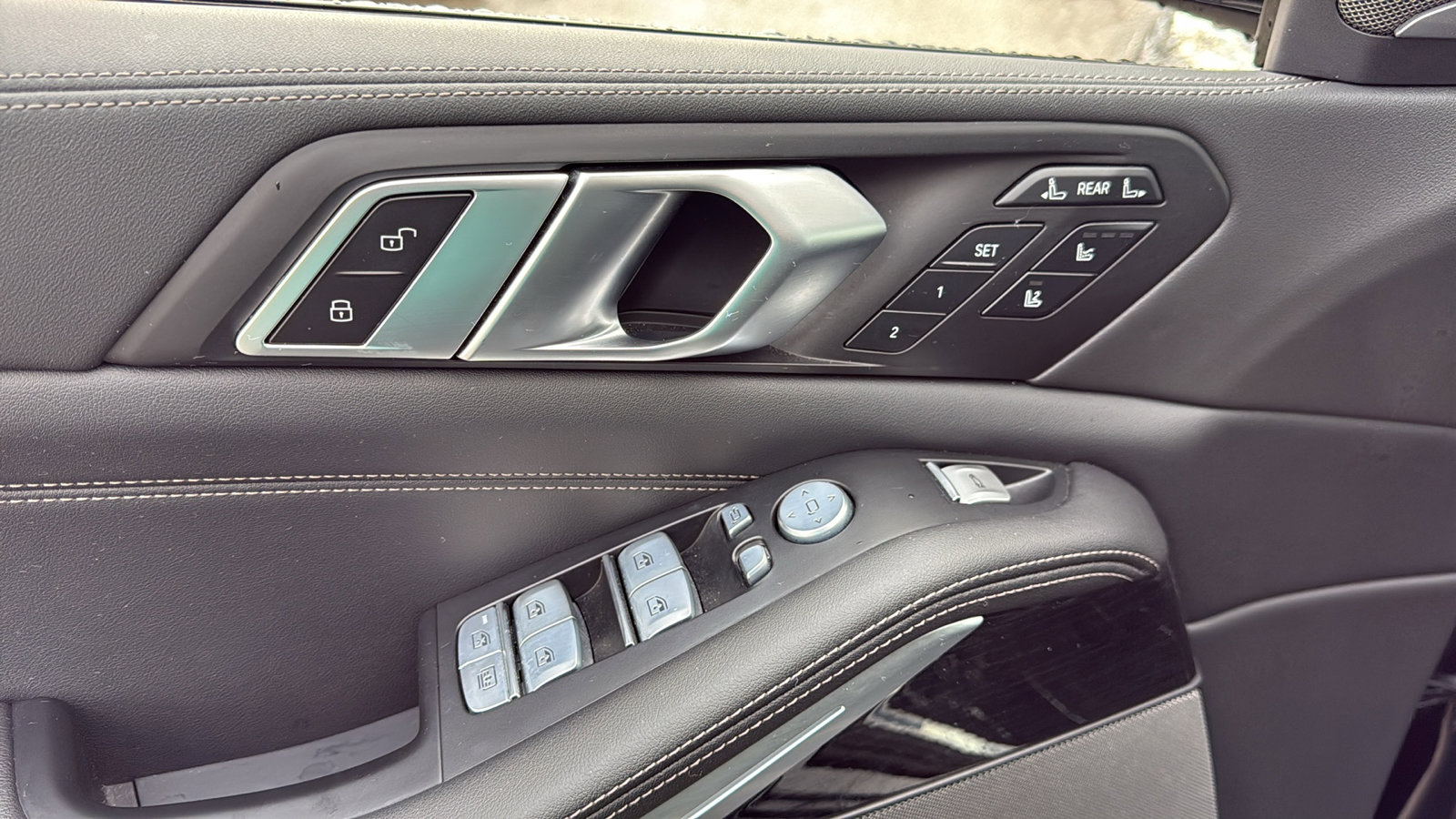 Used 2023 BMW X7 xDrive40i w/ Executive Package image 11