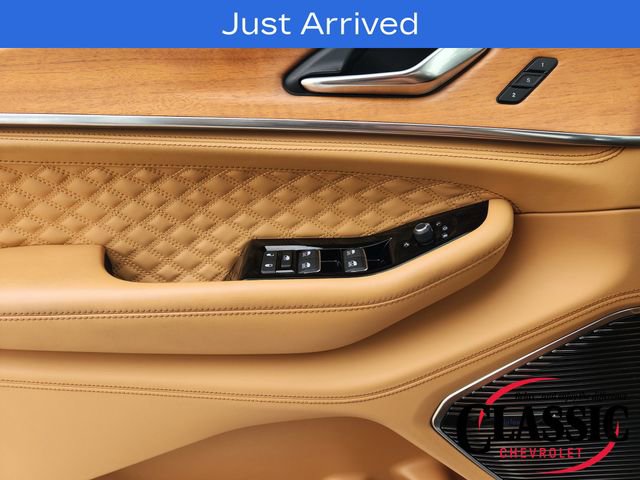 Used 2024 Jeep Grand Cherokee Summit AWD/4WD image 29