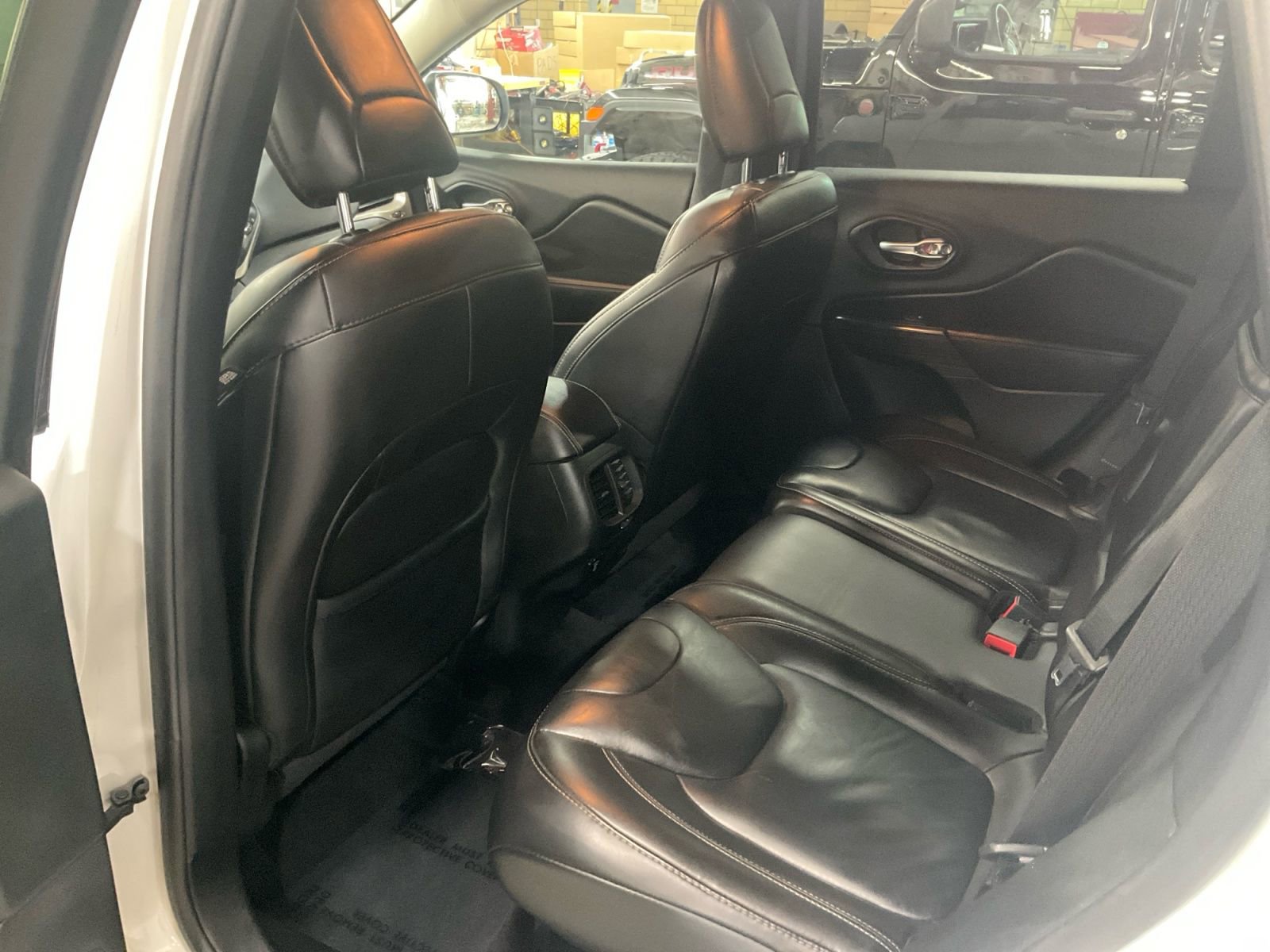 Used 2017 Jeep Cherokee Limited AWD/4WD image 24