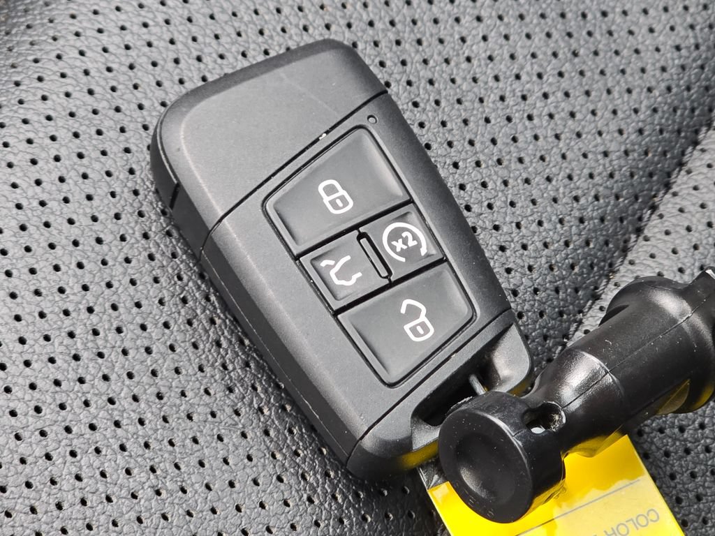 Used 2024 Volkswagen Tiguan SEL R-Line AWD/4WD image 40