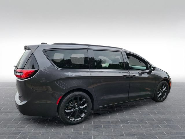 Used 2022 Chrysler Pacifica Limited w/ S Appearance Package FWD image 5