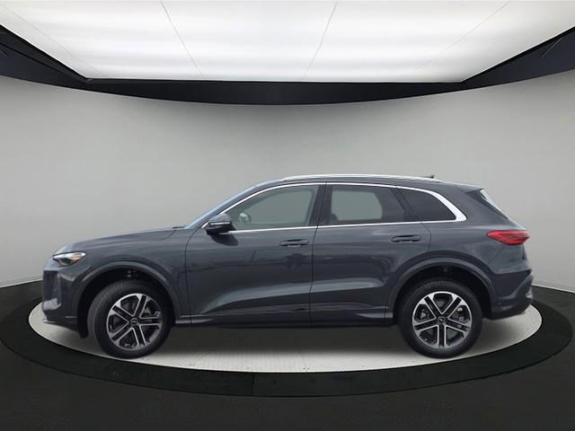 Certified 2025 Audi Q5 Premium w/ Convenience Package AWD/4WD image 4