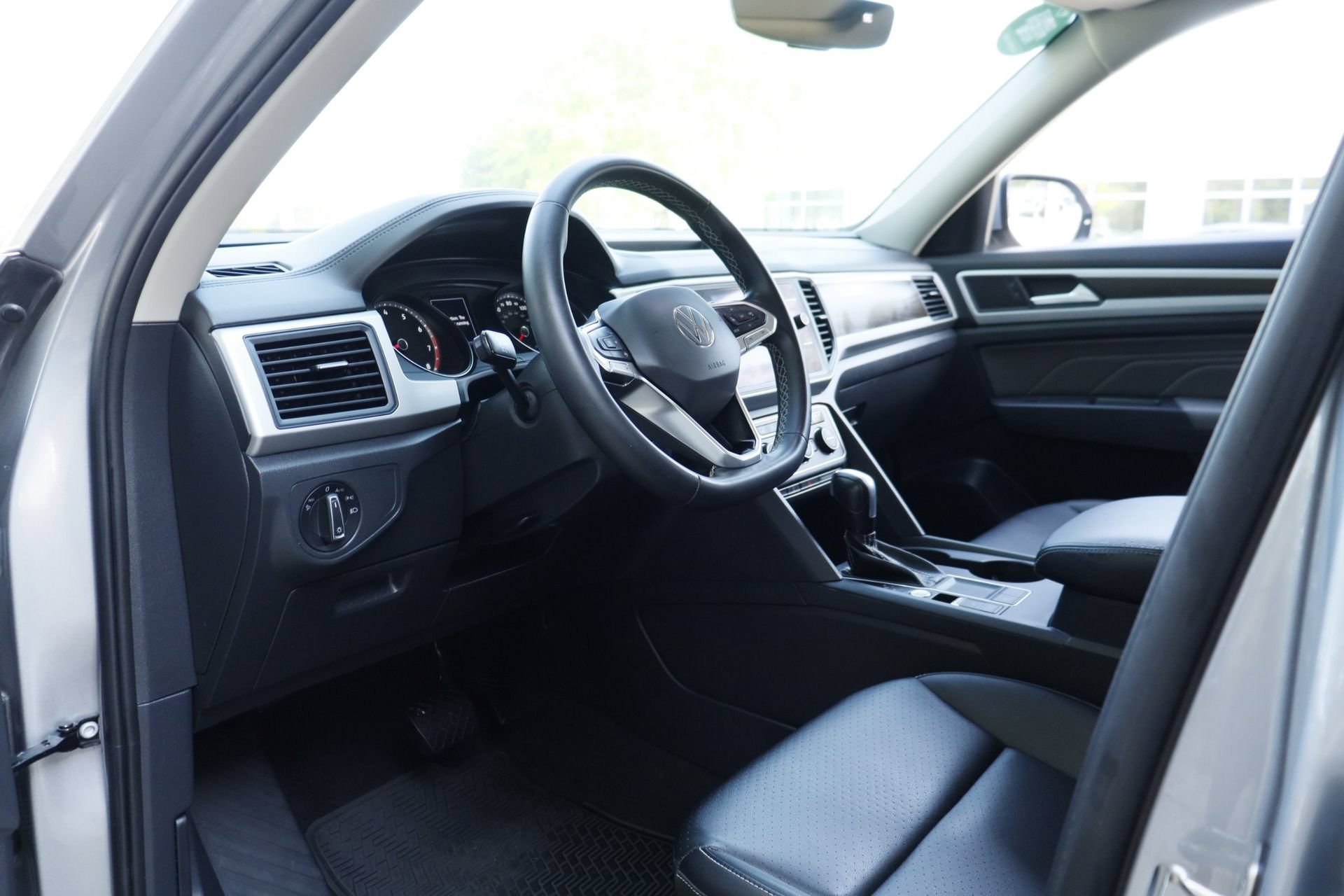 Used 2021 Volkswagen Atlas SE w/ Panoramic Sunroof Package FWD image 8