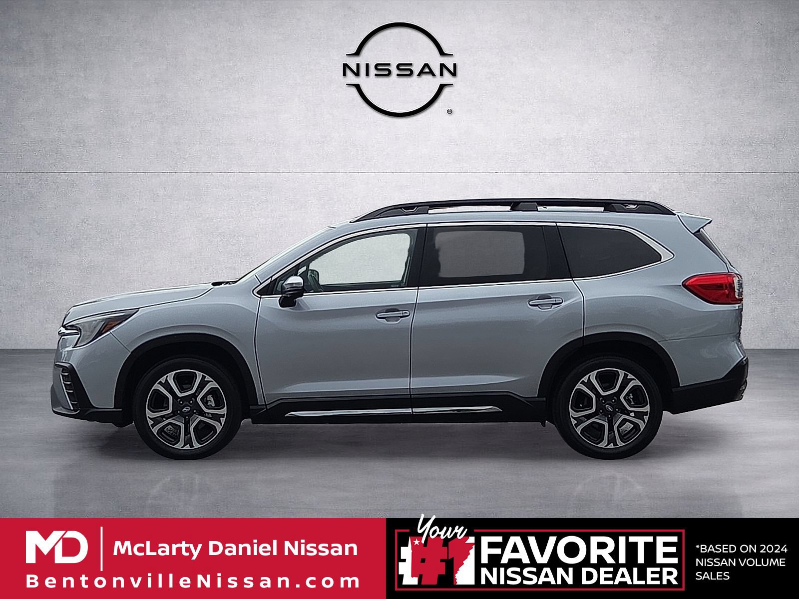Used 2023 Subaru Ascent Limited w/ Technology Package AWD/4WD image 3