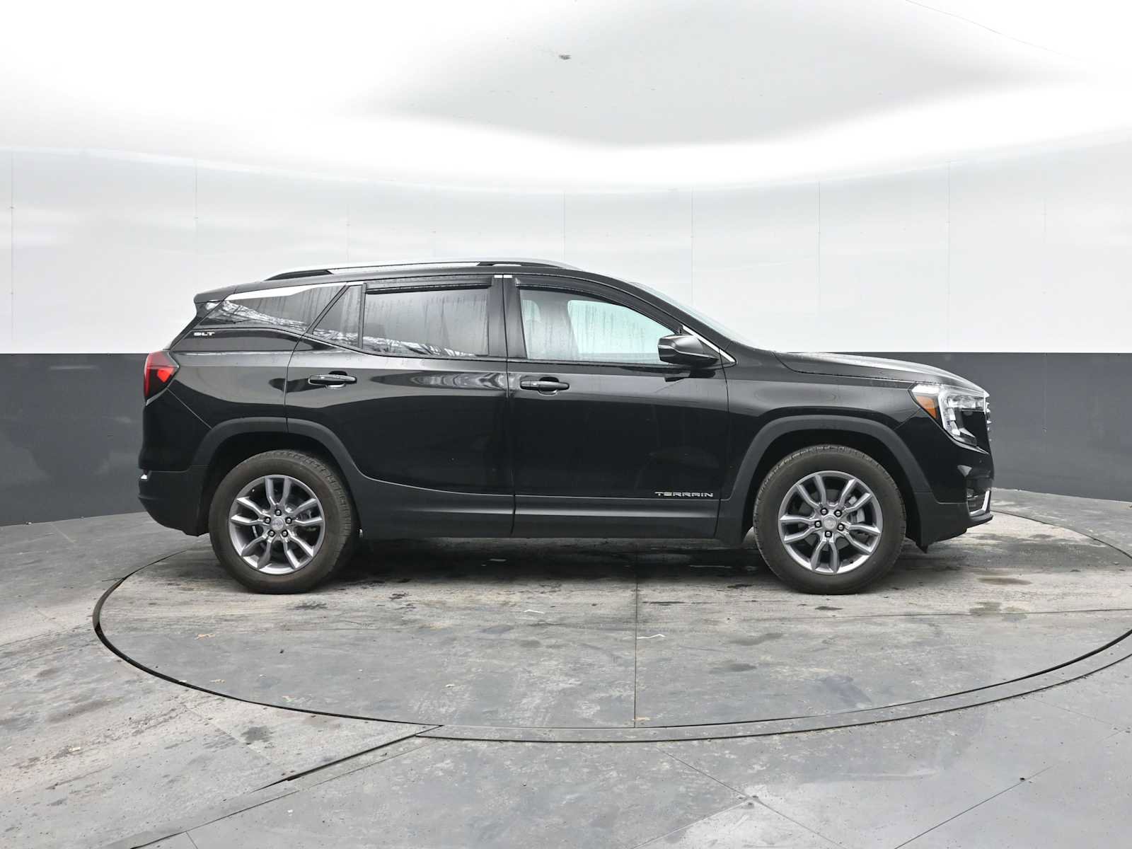 Used 2022 GMC Terrain SLT w/ Infotainment Package II image 7