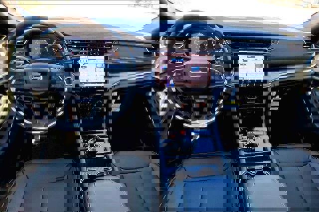 New 2025 Jeep Grand Cherokee Limited image 5