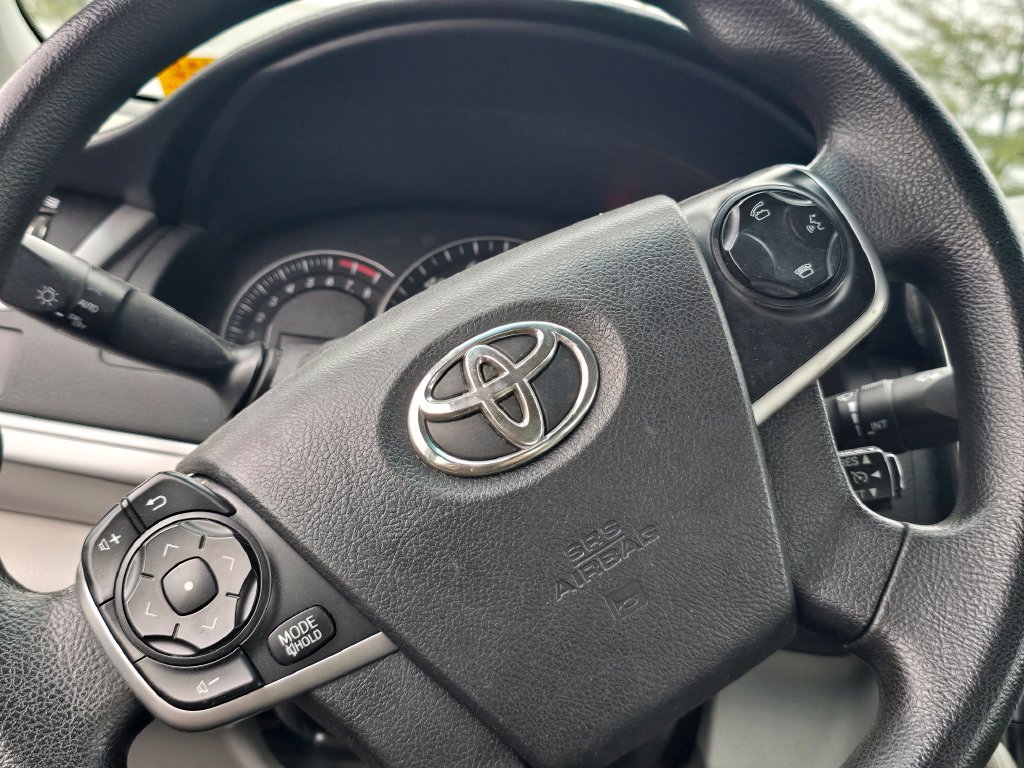 Used 2014 Toyota Camry LE FWD image 17