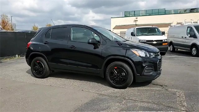 Certified 2022 Chevrolet Trax LS w/ Tint and Cruise Package image 2