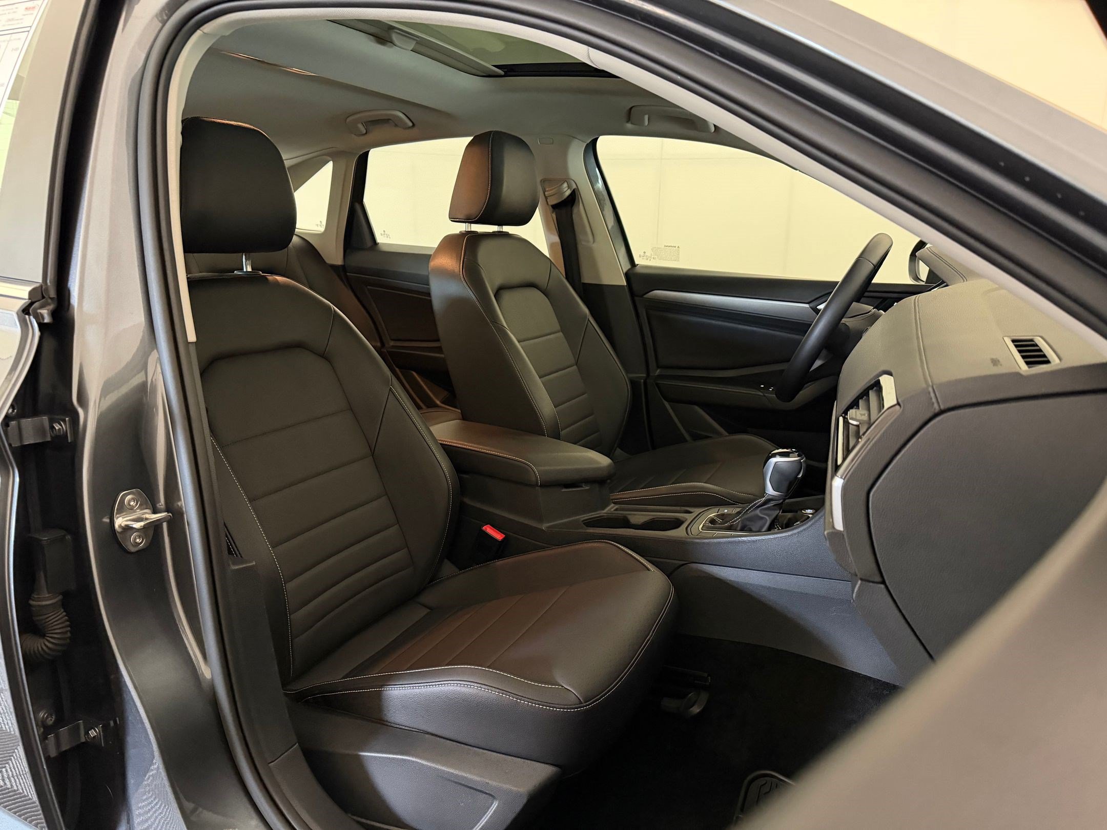 Used 2023 Volkswagen Jetta SE FWD image 23