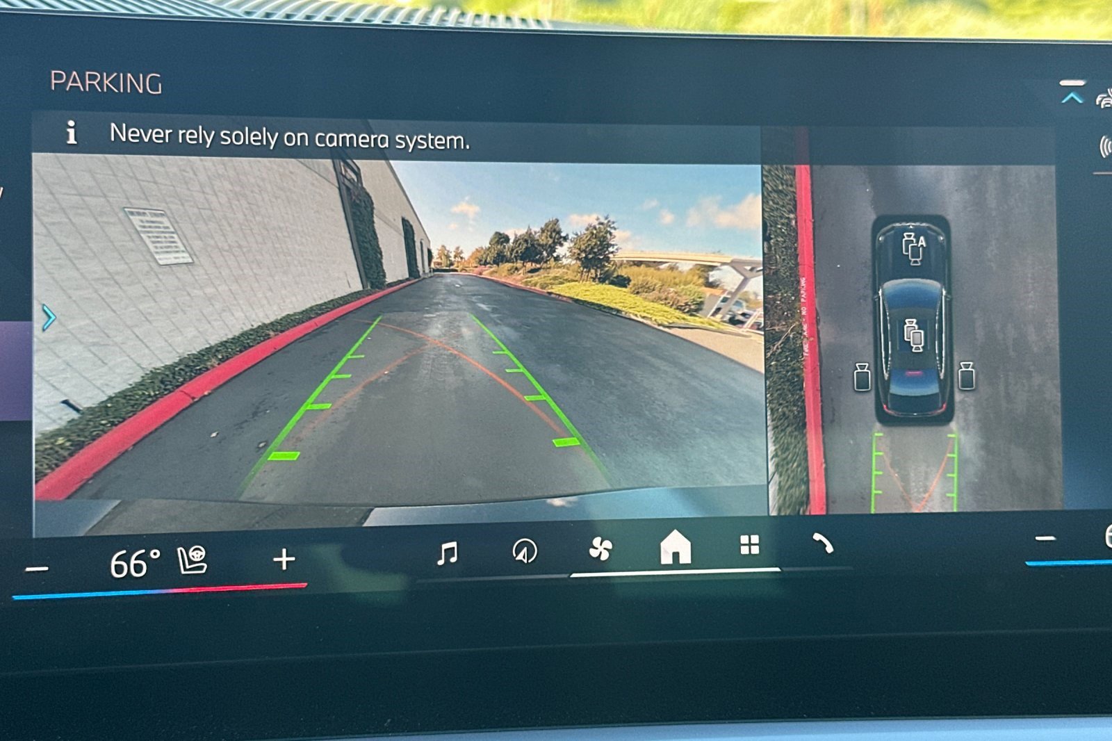 Used 2025 BMW 530i w/ Premium Package image 26