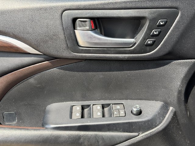Used 2015 Toyota Highlander Limited Platinum AWD/4WD image 24