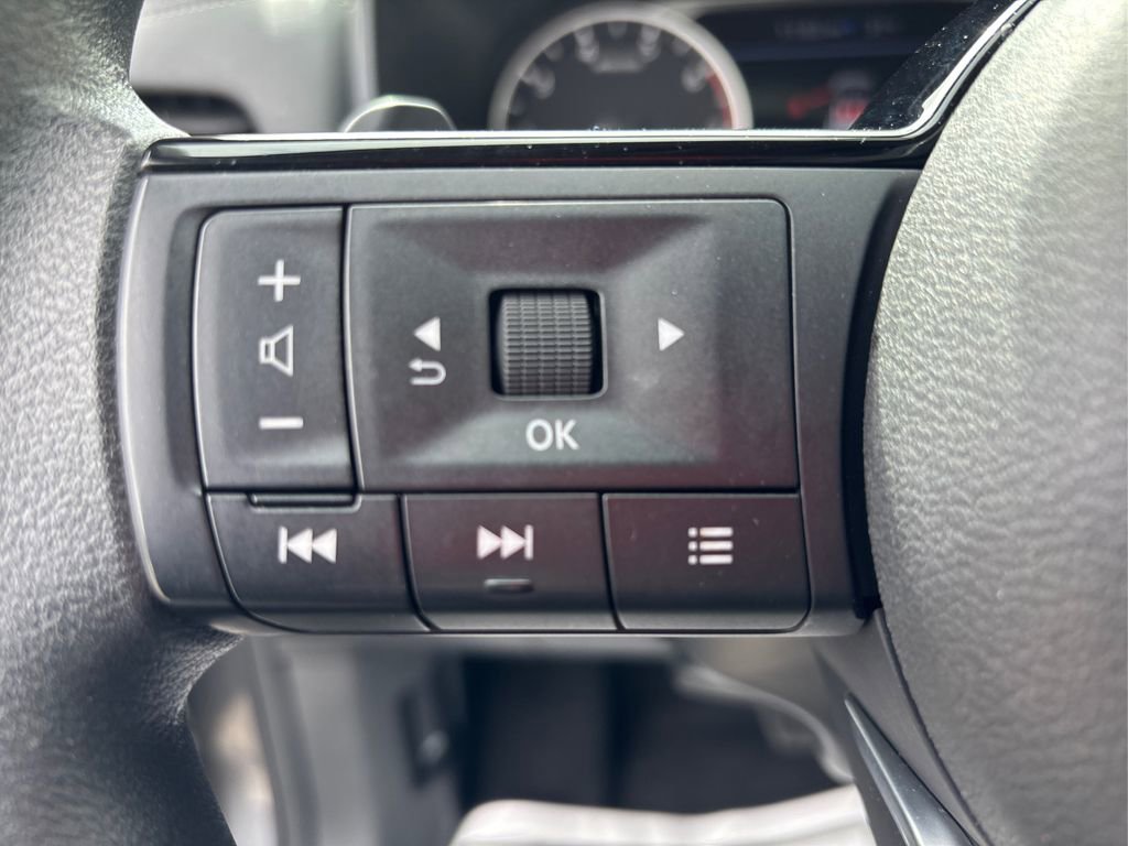 Used 2023 Nissan Rogue SV image 26