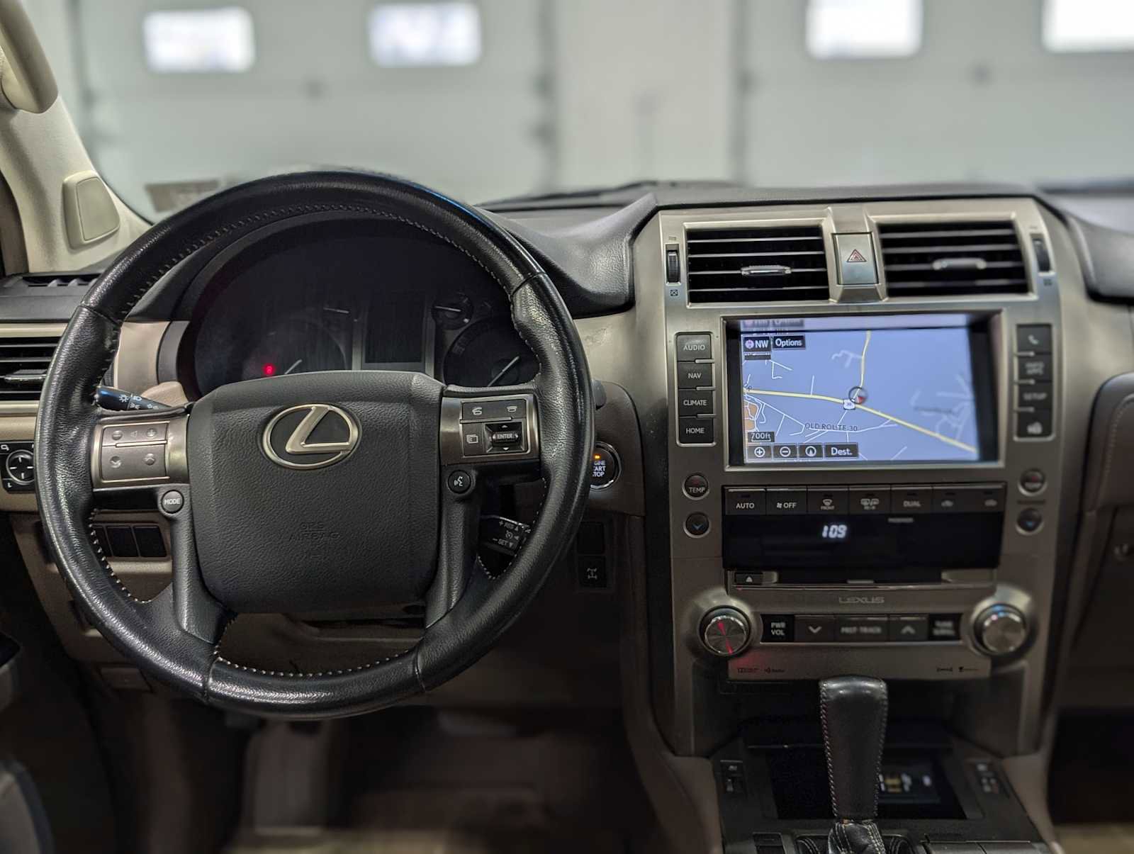 Used 2017 Lexus GX 460 image 4