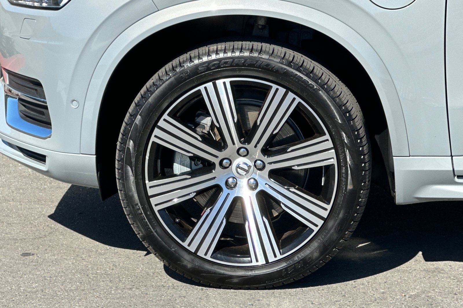 Certified 2025 Volvo XC90 T8 Ultra w/ Protection Package AWD/4WD image 12