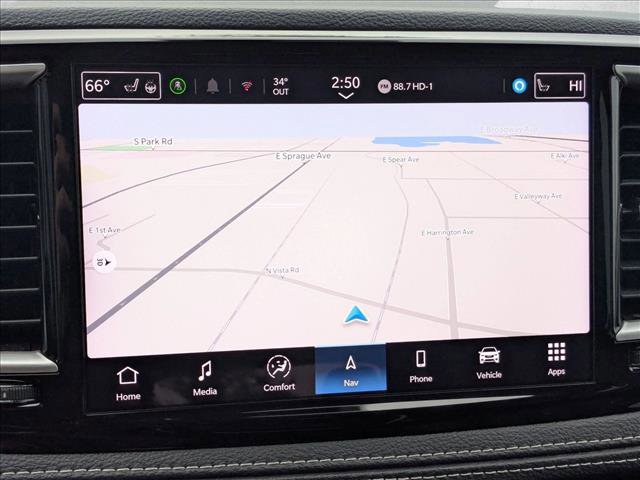 Used 2024 Chrysler Pacifica Select image 19