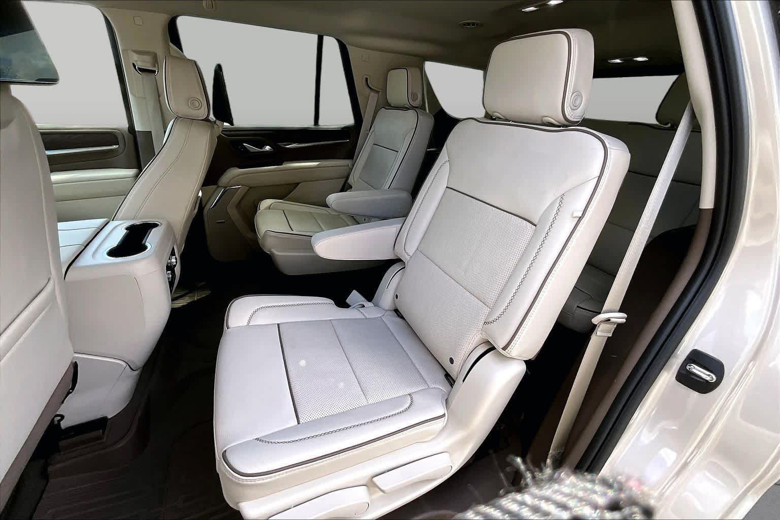Used 2024 GMC Yukon Denali w/ Advanced Technology Package AWD/4WD image 39