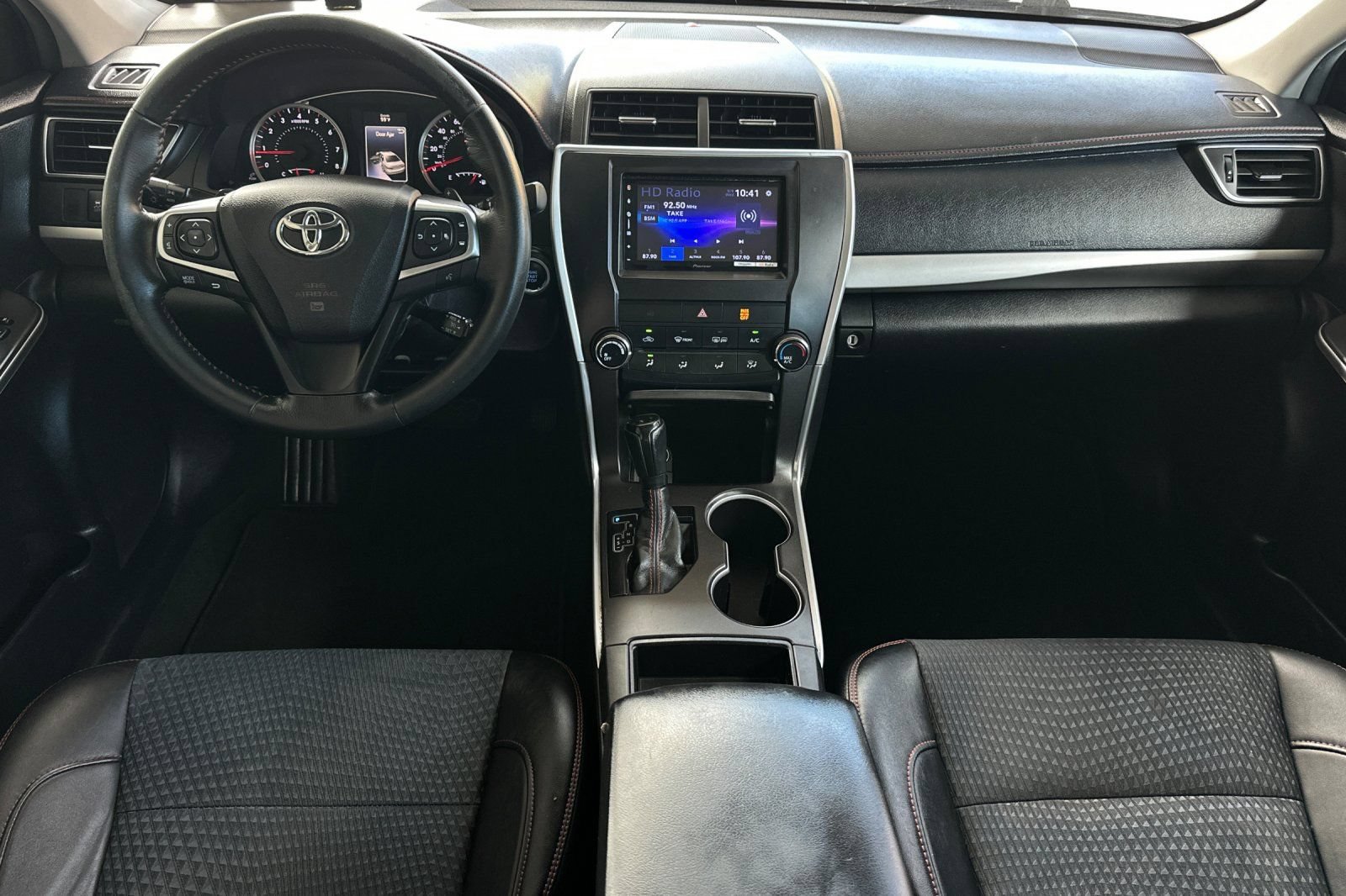 Used 2015 Toyota Camry SE w/ Moonroof Package FWD image 12