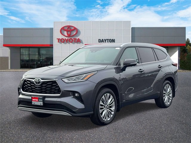 Used 2025 Toyota Highlander Platinum image 2