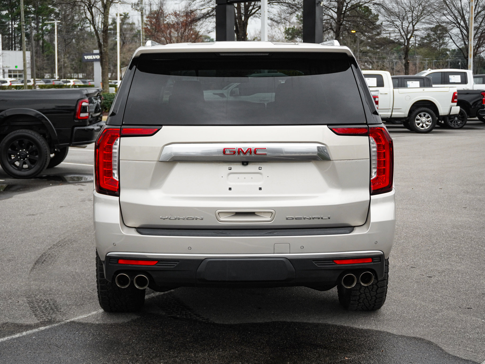 Used 2022 GMC Yukon XL Denali image 9