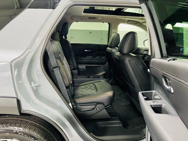 New 2026 Nissan Pathfinder Platinum image 32