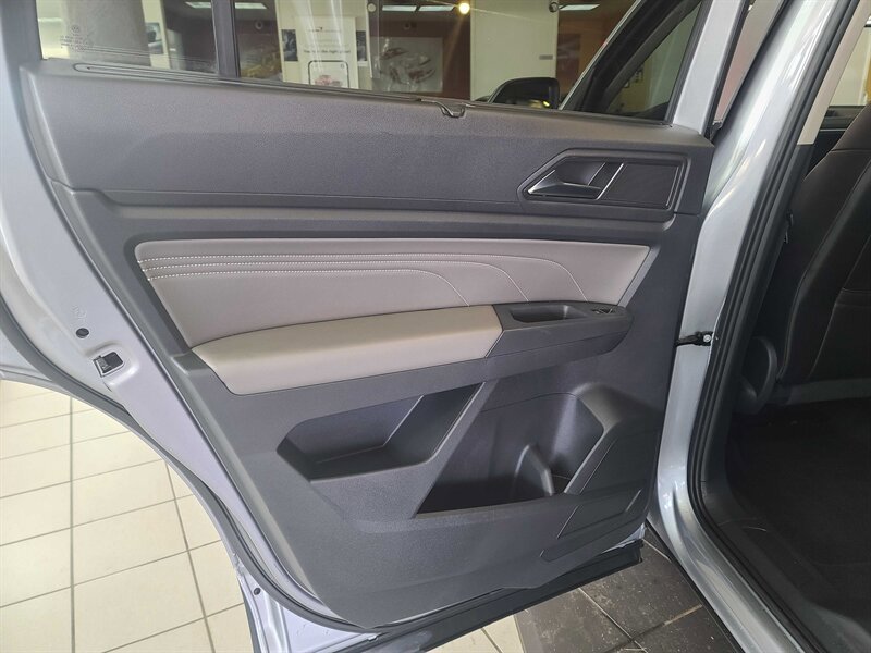 Used 2021 Volkswagen Atlas SE image 12