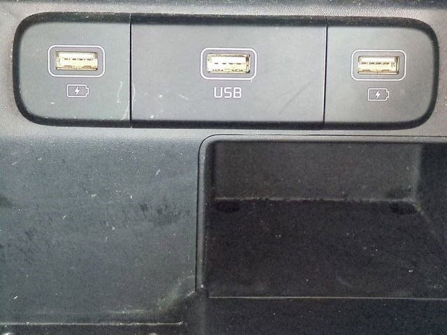 Used 2022 Kia Sorento S image 22