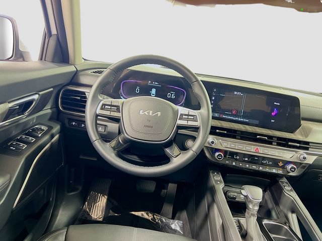 Certified 2025 Kia Telluride EX w/ EX Captain's Chair Package FWD image 24