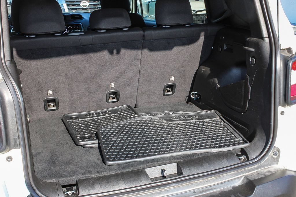 Used 2023 Jeep Renegade Latitude AWD/4WD image 26