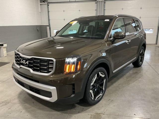 Used 2025 Kia Telluride S image 3