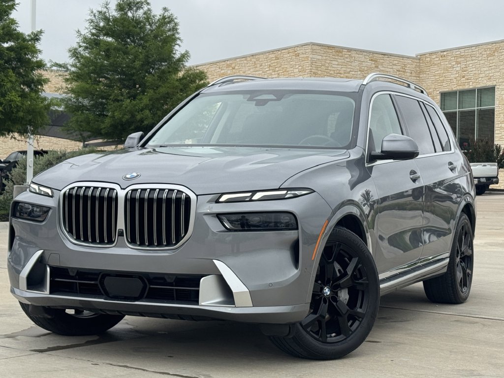 Used 2025 BMW X7 xDrive40i AWD/4WD image 2